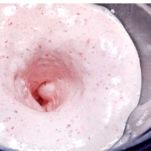 strawberries cream in blender